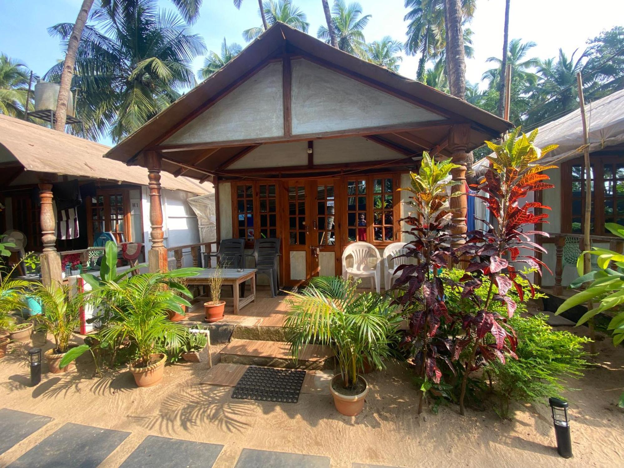 Tropical Bay Hostel Palolem Buitenkant foto